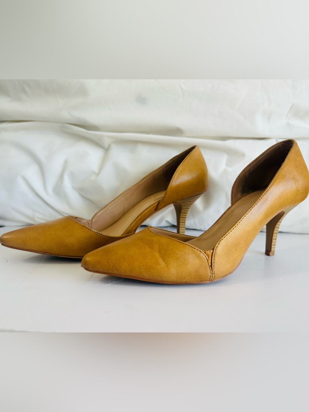 Kelly & Katie Classic Pointed-Toe Women's Pumps in light brown Women’s size 9
